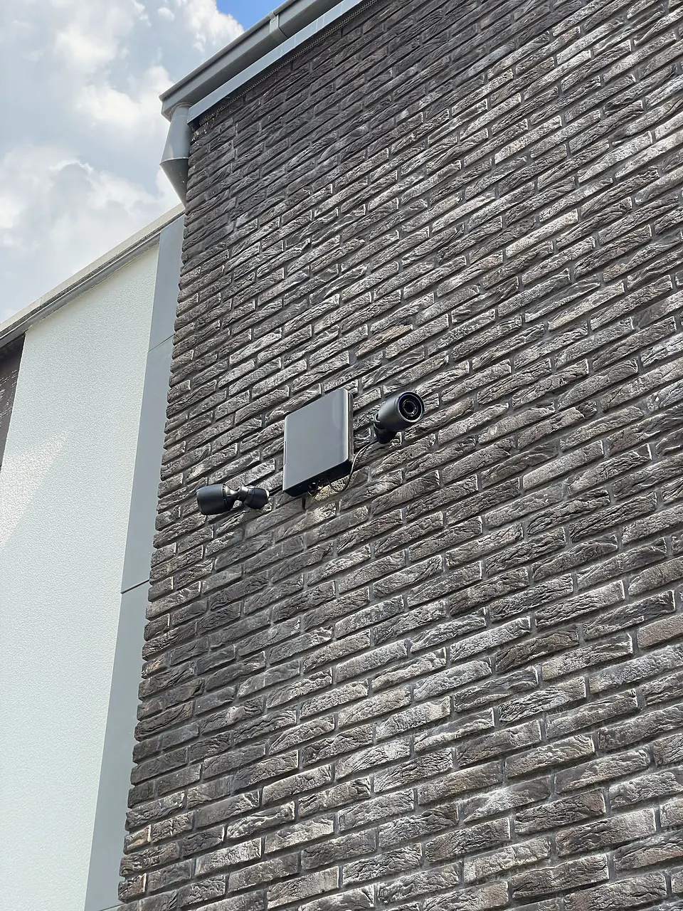 IP kamera klinkertégla homlokzatra szerelve